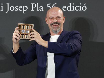 César Pérez Gellida recibe el premio Nadal en Barcelona el pasado 6 de enero.