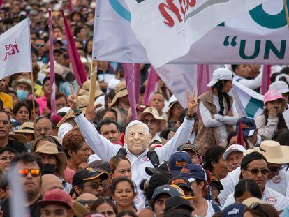 Seguidores de Andrés Manuel López Obrador este sábado en el Zócalo capitalino.