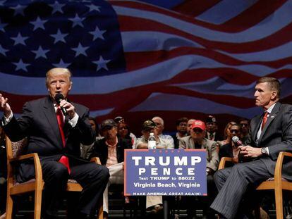 Donald Trump y Michael Flynn, durante la campa&ntilde;a, en Virginia Beach, en septiembre de 2016.&nbsp;michael segar (reuters)