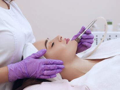 Máster en Enfermería Dermoestética + Título Universitario. Completo programa 'online'. ¡INFÓRMATE! 