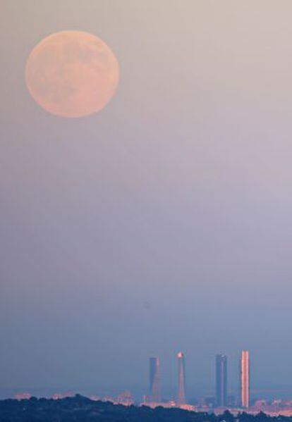 Superluna el domingo sobre Madrid