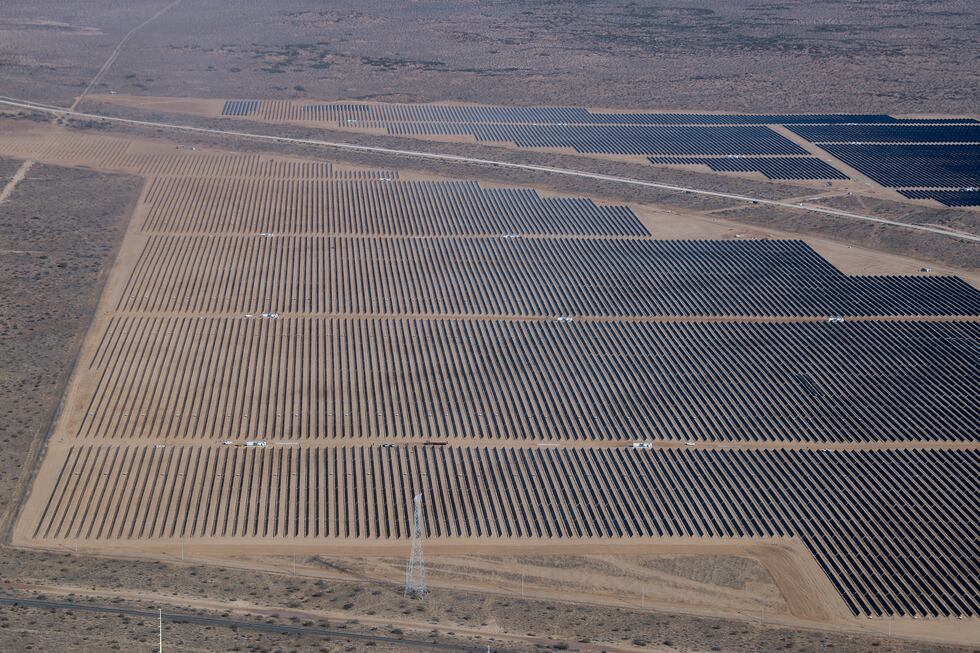 López Obrador inaugura la central fotovoltaica de Puerto Peñasco, el