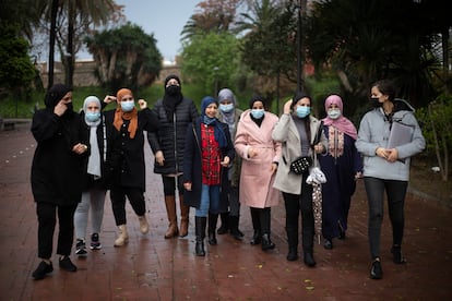 Mujeres marroquíes transfronterizas atrapadas en Ceuta por el cierre de la frontera.