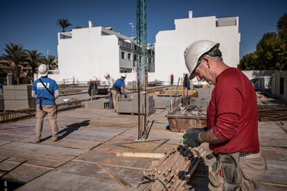 Trabajadores de la construcción en Valencia, el 27 de enero.