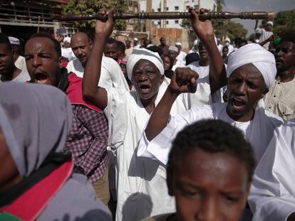 Manifestación de protesta en Jartum contra el golpe militar este viernes