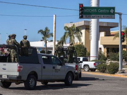 Un grupo de marinos en la ciudad de Los Mochis (Sinaloa).