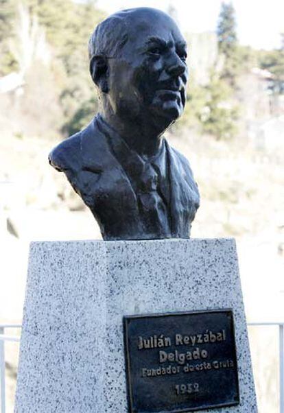 El busto de Reyzábal en la Gruta de Miraflores