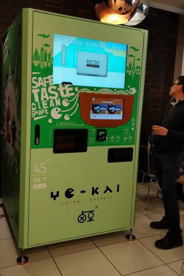 Yo-Kai Express, una máquina de ramen incapaz de dar abasto.