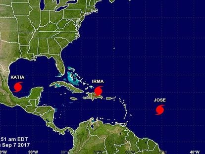 Fotografía del Centro Nacional de Huracanes de EE UU. que muestra los huracanes Katia, Irma y José.