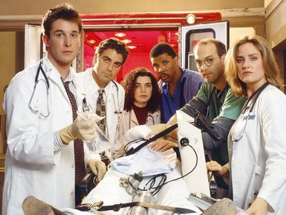 Los seis actores principales de la primera temporada de 'Urgencias'. Desde la izquierda, Noah Wyle, George Clooney, Julianna Margulies, Eriq LaSalle, Anthony Edwards y Sherry Stringfield.