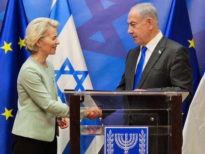 La presidenta de la Comisión Europea, Ursula von der Leyen, saludaba al primer ministro israelí, Benjamín Netanyahu, el pasado octubre en Tel Aviv.