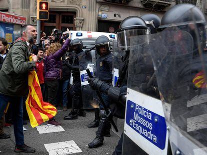 Protesta en Barcelona por la detención de Puigdemont.