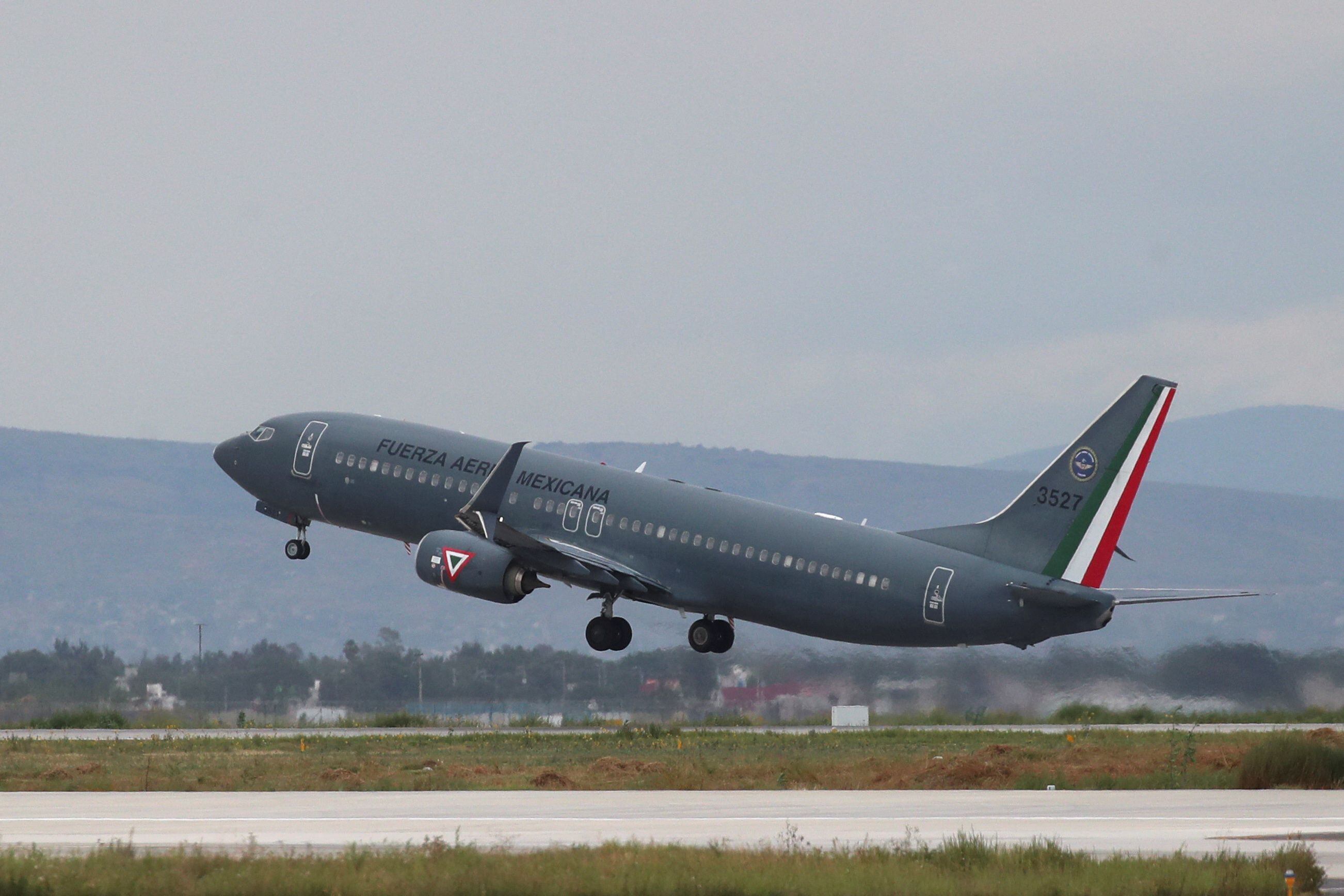 Un avión de la Fuerza Aérea despega de Santa Lucía rumbo a Israel para repatriar a mexicanos, el 9 de octubre.