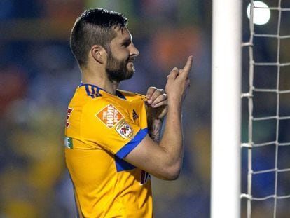 Gignac celebra su anotación. 