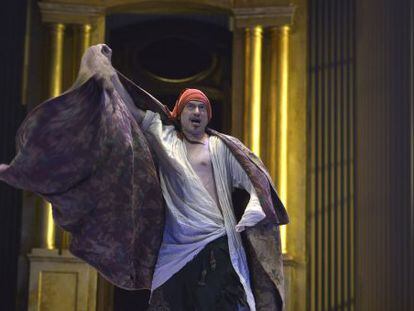 El actor Nancho Novo en la representación teatral de 'Salvatore rosa o el artista'.