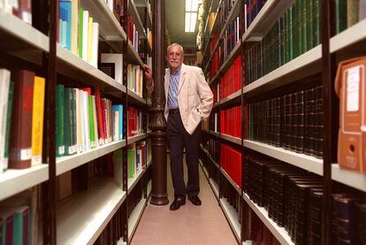 Luis Mateo Díez, escritor, tras ser nombrado nuevo académico, el 21 de junio del año 2000.