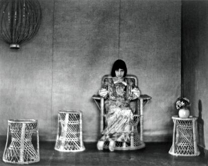 La exposición en el Cerralbo, dentro del festival PHotoEspaña, reúne unas 100 imágenes, no solo de Tina Modotti. Este es un retrato de la artista que tomó Edward Weston en 1922, en Glendale (California).