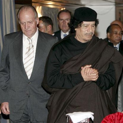 El Rey y Gaddafi, antes de la cena oficial en Trípoli.