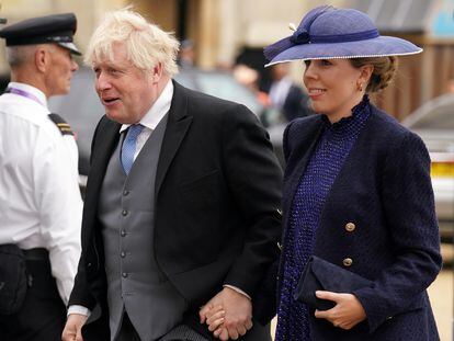 Boris Johnson y su mujer, Carrie Johnson, a su llegada a la coronación de Carlos III y Camila, el 6 de mayo en la abadía de Westminster, en Londres.
