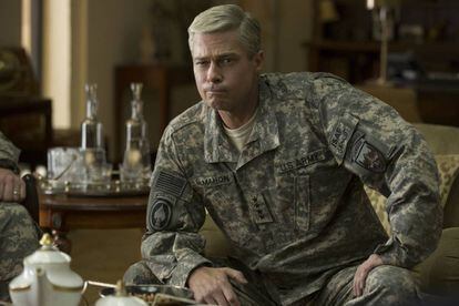 Brad Pitt in en una escena de"War Machine." Foto distribuida por Netflix. (Francois Duhamel/Netflix via AP)