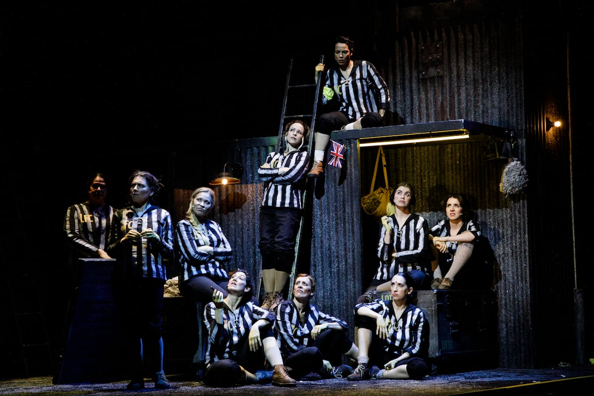 Ladies Football Club': Sergio Peris-Mencheta lleva al teatro la historia  real de uno de los primeros clubes de fútbol femeninos | Cultura | EL PAÍS