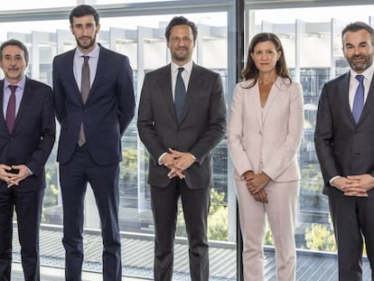 Charles Portalier (Crédit Agricole Assurances); Josu Jon Imaz, Consejero Delegado de Repsol; Quentin Le-Cloarec (Crédit Agricole Assurances); Peter Schümers (EIP); María Víctoria Zingoni, Directora General de Cliente y Generación Baja en Carbono de Repsol; Roland Dörig (EIP).