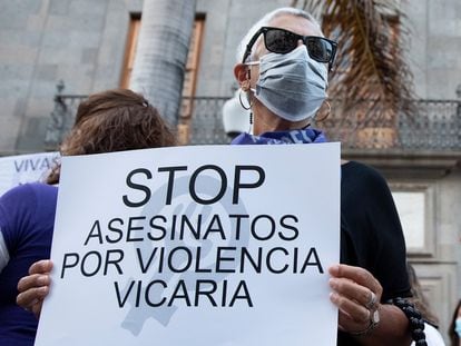 Concentración feminista en junio de 2021 en Santa Cruz de Tenerife, por el asesinato que Tomás Gimeno perpetró contra sus dos hijas.