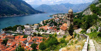 Por &uacute;ltimo, Lonely Planet ha elaborado una lista de las ciudades a las que acudir en 2016. La primera de ellas es la costera Kotor (Montenegro), con apenas 5.000 habitantes y situada en una bah&iacute;a formada por el cr&aacute;ter derrumbado de un antiguo volc&aacute;n. 