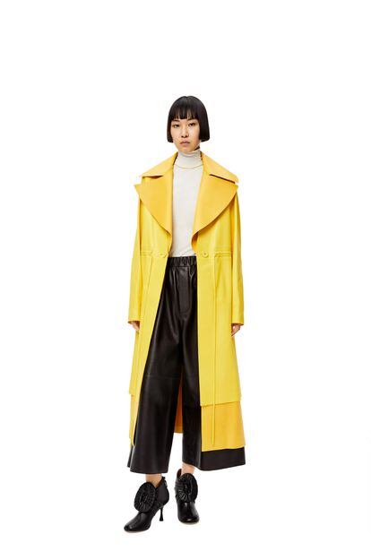 El color más intenso también se puede aplicar a prendas de piel y este abrigo de napa de Loewe es el mejor ejemplo.

De 6.900 a 4.830€