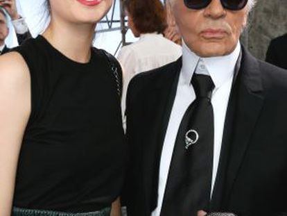 Alma Jodorowsky con Karl Lagerfeld.