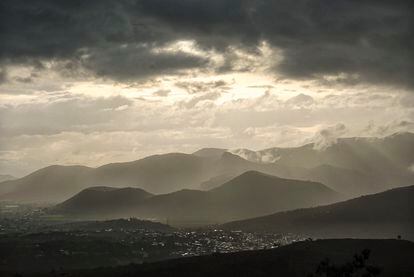 Vista del valle desde el mirador "Vine a Comala". 