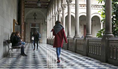 Claustro de la Facultad de Letras de la Universidad de Barcelona.