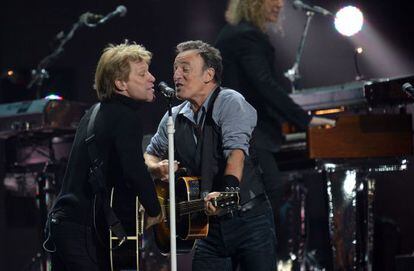 Jon Bon Jovi y Bruce Springsteen durante el concierto a favor de las v&iacute;ctimas del Sandy.