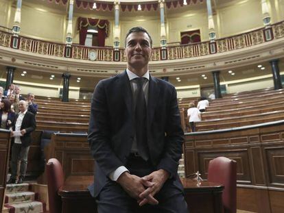El nuevo presidente del Gobierno, Pedro Sánchez, tras el pleno del Congreso de los Diputados.