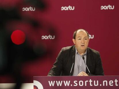 El portavoz de Sortu, Pernando Barrena, esta ma&ntilde;ana en San Sebasti&aacute;n.