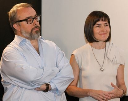 La ministra de Cultura, Ángeles González Sinde, y el cineasta Alex de la Iglesia en una imagen de 2007.