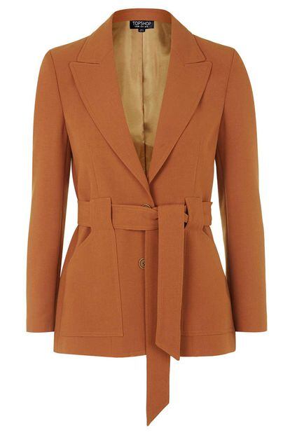 Chaqueta con cinturón de Topshop (89 euros)