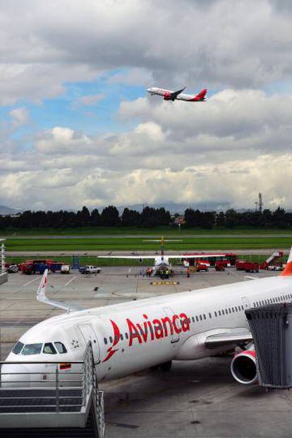Aviones de Avianca en el aeropuerto El Dorado de Bogotá.