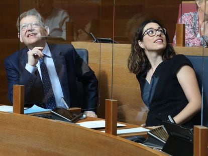 Ximo Puig y Aitana Mas en el primer pleno de las Cortes valencianas con Mas como vicepresidenta.