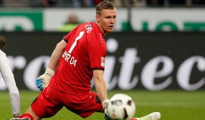 El meta del Bayer, Leno, durante el juego contra el Schalke