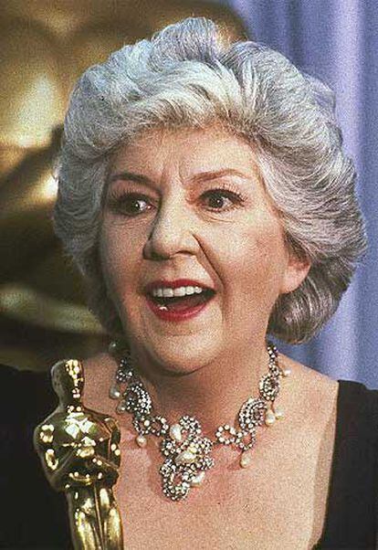 Maureen Stapleton recoge el Oscar en 1982 por su interpretación de la anarquista Emma Goldman en <i>Rojos,</i> de Warren Beatty.