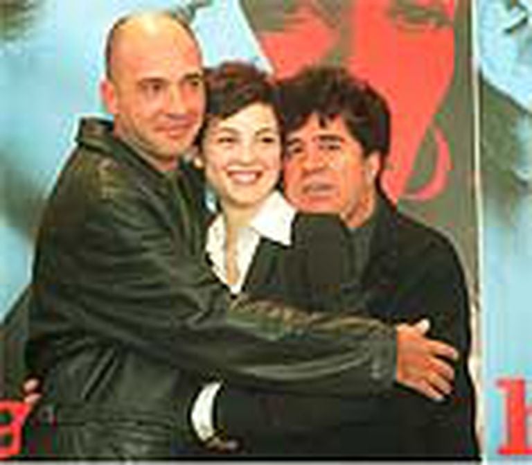 da sinistra a destra, Darío Grandinetti, Leonor Watling e Pedro Almodóvar , Ieri a Barcellona.