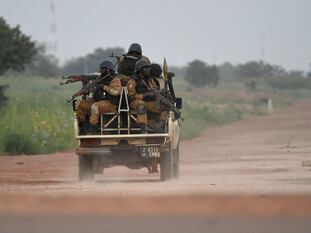 Fuerzas de seguridad de Burkina Faso patrullan en Uagadugú, capital del país, en septiembre de 2015.