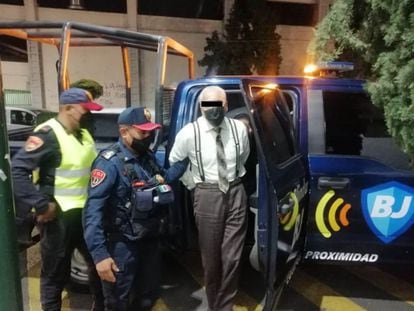 El abogado Jesús Hernández Alcocer tras su detención en el restaurante Suntory, en Ciudad de México.