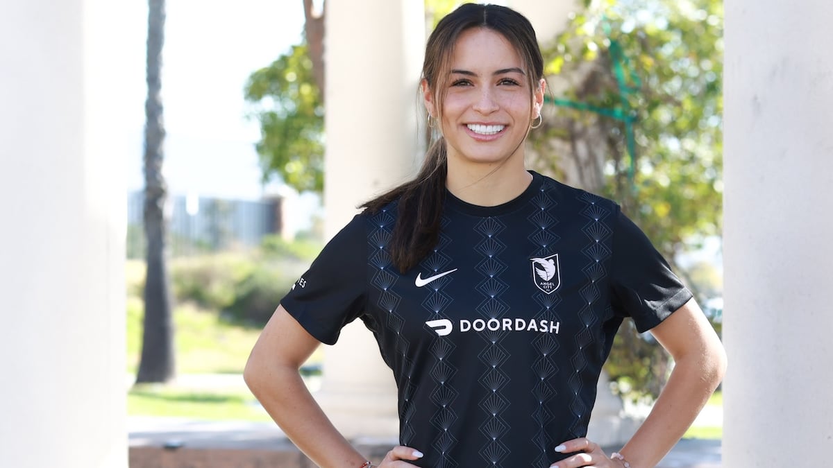 Scarlett Camberos, fichada en Angel City en EEUU tras ser desterrada de México por violencia machista