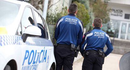 Pareja de agentes de la Policía Municipal de Madrid.