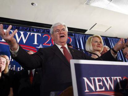 Newt Gingrich y su esposa, Callista,se dirige a sus seguidores tras la victoria en Carolina del Sur.