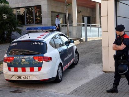 Una patrulla de los Mossos en Blanes en una imagen de archivo. 