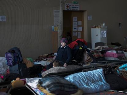 Una ucrania en el centro de recepción de refugiados de Hrubieszow, en Polonia, el pasado día 10.