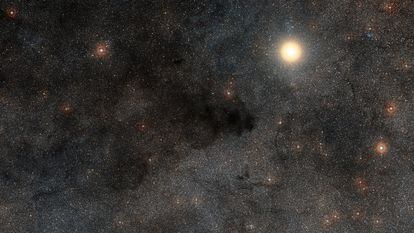 Imagen de parte de la nebulosa Saco de Carbón, hacia donde se dirige el Poema Universal.
